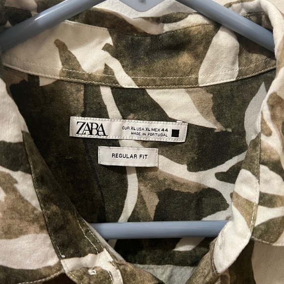 Men’s Short Sleeve Button Up Shirt - Picture 2 of 3